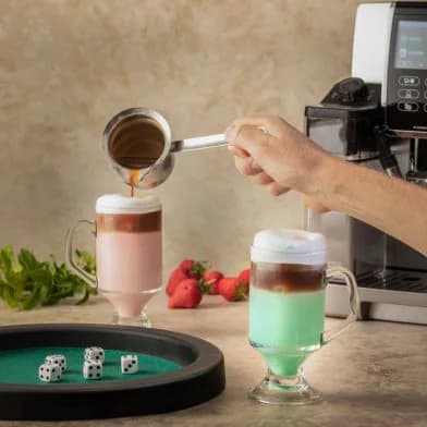 photo du Colorful iced latte